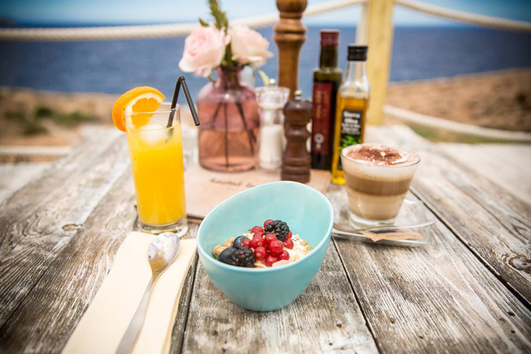 desayuno sano en hostal la torre Ibiza rutas Ibiza