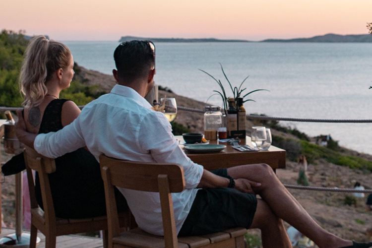 Romantic dinners in Ibiza by the sea - La Torre Ibiza